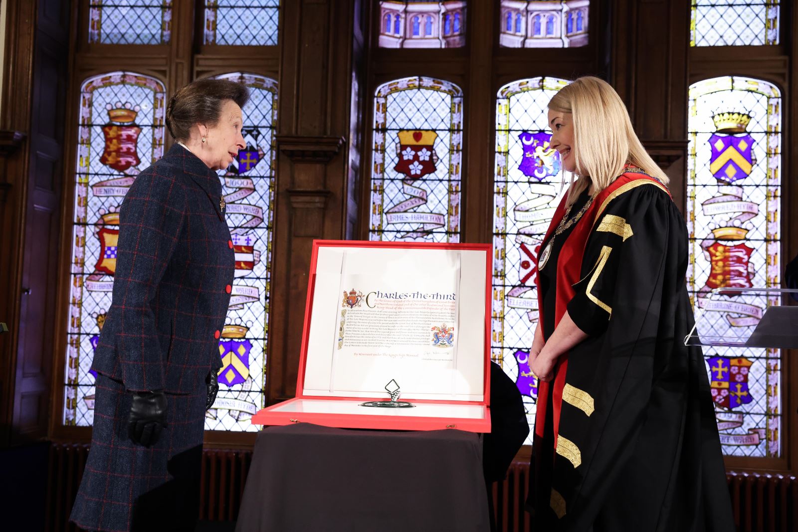 Princess Anne and Mayor Councillor Karen Douglas unveil the ‘Letters Patent’, the legal instrument issued by King Charles III to formally confirm the status of ‘City’ to the former town.